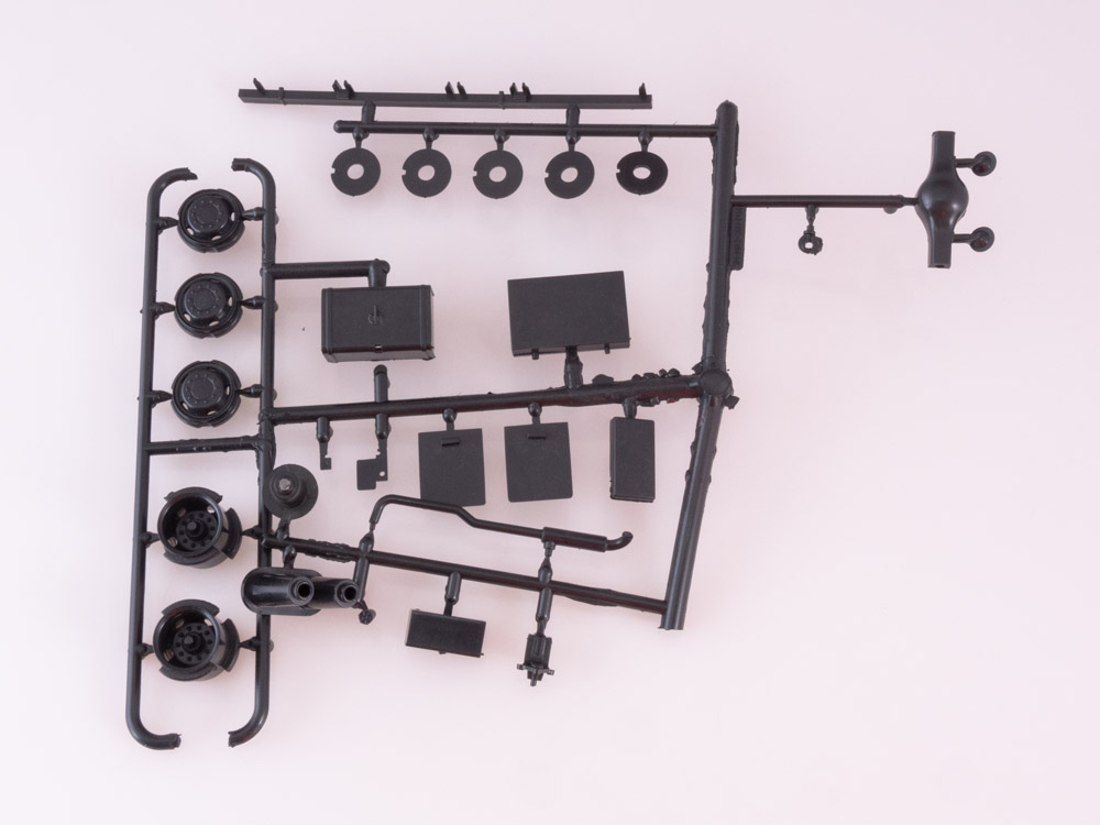 1365AVD Сборная модель МАЗ-200 бортовой AVD Models