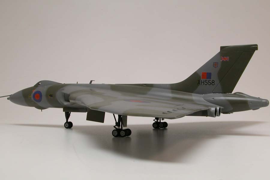A50097 Самолет Avro Vulcan B Mk2 XH558: Vulcan Airfix