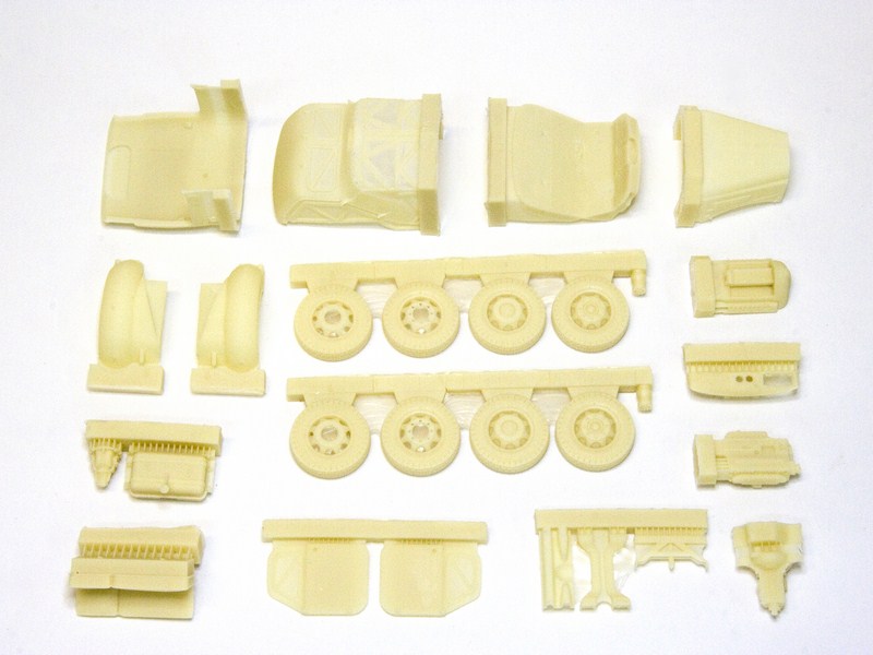 RIM35028 Советский самосвал ЗИС-ММЗ-585, масштаб 1/35 Red Iron