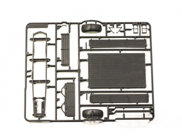 35291 Немецкий 3-х тонный грузовик (Opel Blitz), 2 фигуры, (4 варианта декалей), бочки и канистры Tamiya