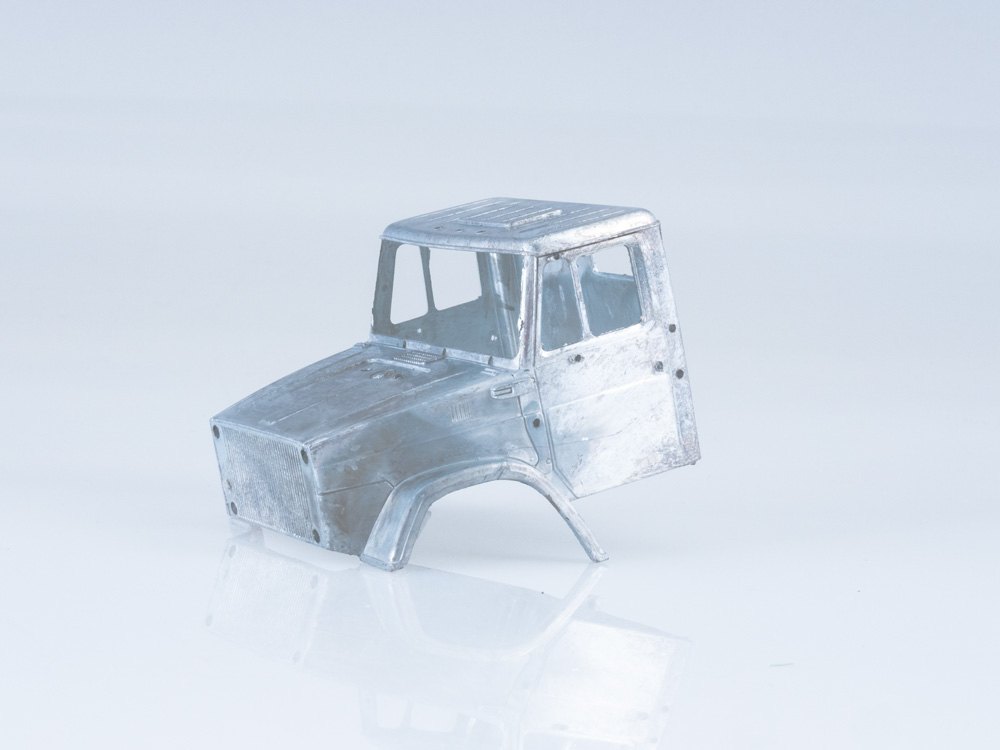 1260KIT Сборная модель ЗИЛ-4333 бортовой AVD Models