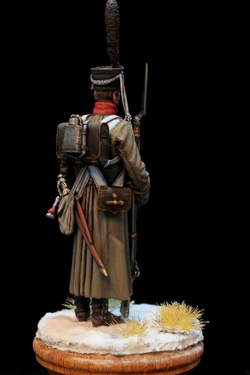 CHM-54155. Русский гренадер в шинели, 1812-14 гг. 54 мм.  Материал - смола. Chronos Miniatures