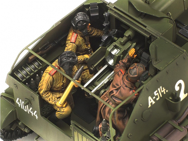 35348 Советское самоходное орудие СУ-76М, с тремя фигурами, наборные траки. Tamiya