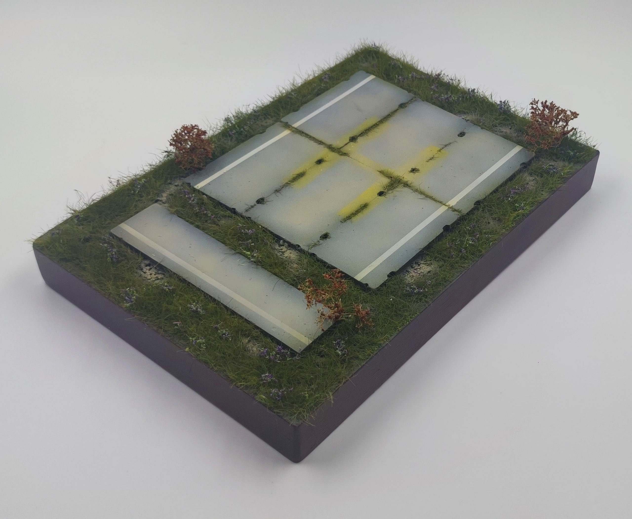 HE-48006 Подставка Заброшенная посадочная площадка