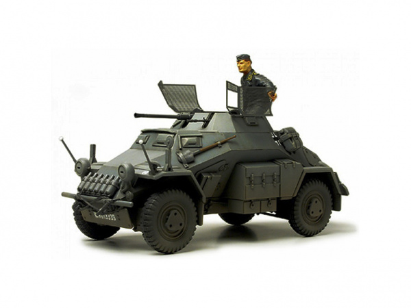 35270 Sd.Kfz.222 Немецкий разведывательный бронеавтомобиль с набором фототравления, металлическим стволом, набором бочек, канистр и одной фигурой. Tamiya