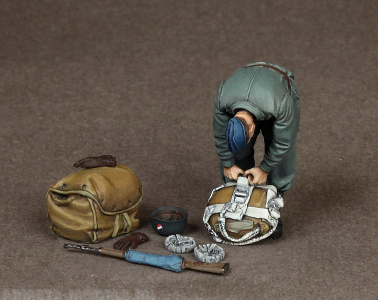 35112SOGA Fallschirmj?ger at the airfield. SOGA Miniatures