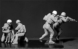 Набор фигурок 35181 Фигуры «Своих не бросают». Раненый пес Master Box (MB)