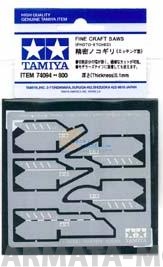 74094T Набор тонких пилок-полотен толщиной 0,1мм ( 4 прямых полотна и 1 полукруглое). Изготовлены с помощью фототравления. Полотна рекомендуется устанавливать в цанговый зажим модельного ножа 74040.