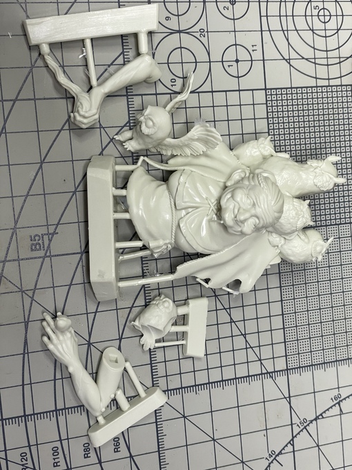 MM10001 Бюст Старушка с совами Мастерская Мажор Моделс