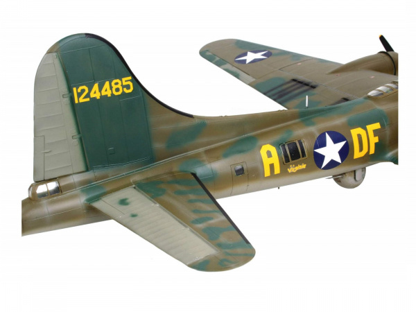 04297 Самолет Boeing B-17F 'Memphis Belle' Revell