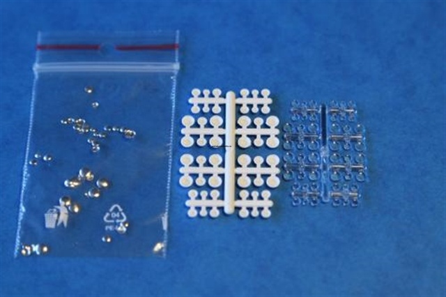 72/48-ELF Дополнения для моделей Фары посадочные (48 шт.) Корпуса фар 48 шт. (белые),  C запресованными отражателями+48 прозрачных линз.