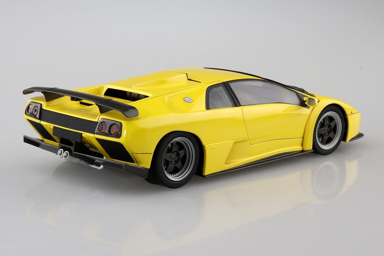 05899 Lamborghini Diablo GT '99 Aoshima
