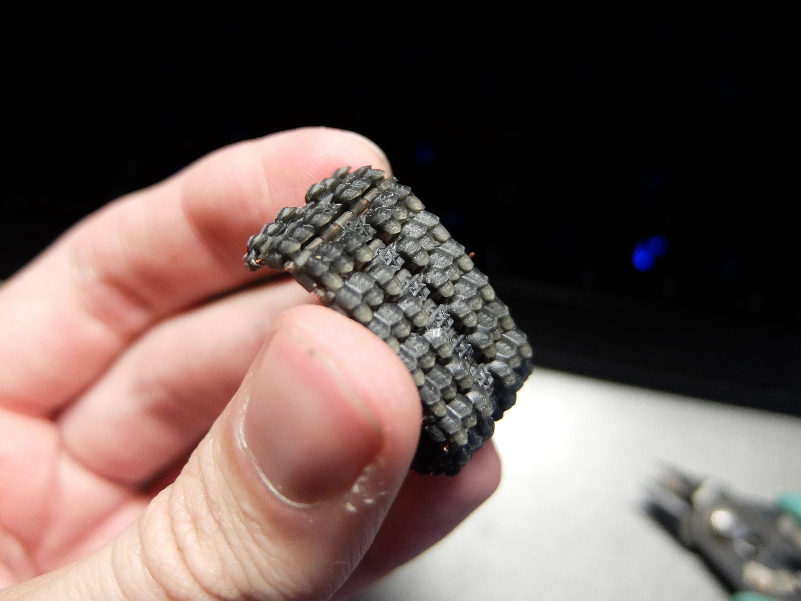 AM3737 Траки «Красная угроза» Neo