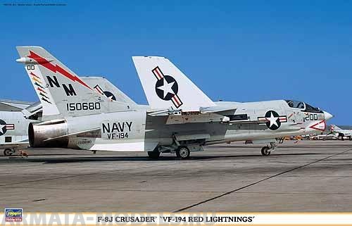 09868 Самолет F-8J CRUSADEE Hasegawa