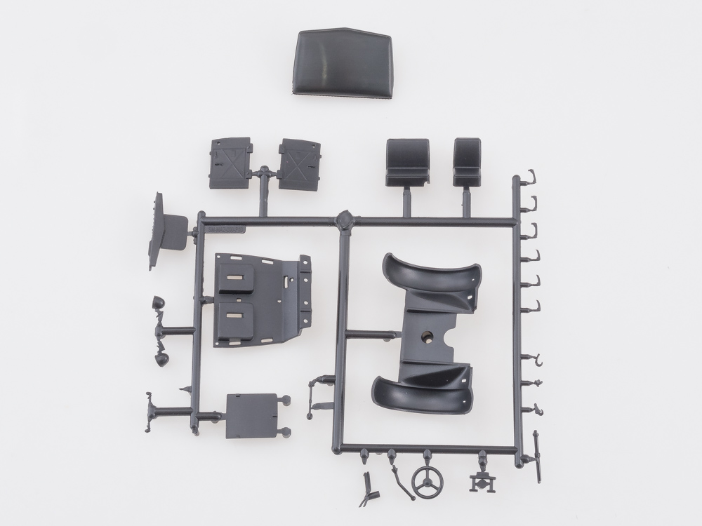 1335AVD Сборная модель Маз-200 Кунг AVD Models