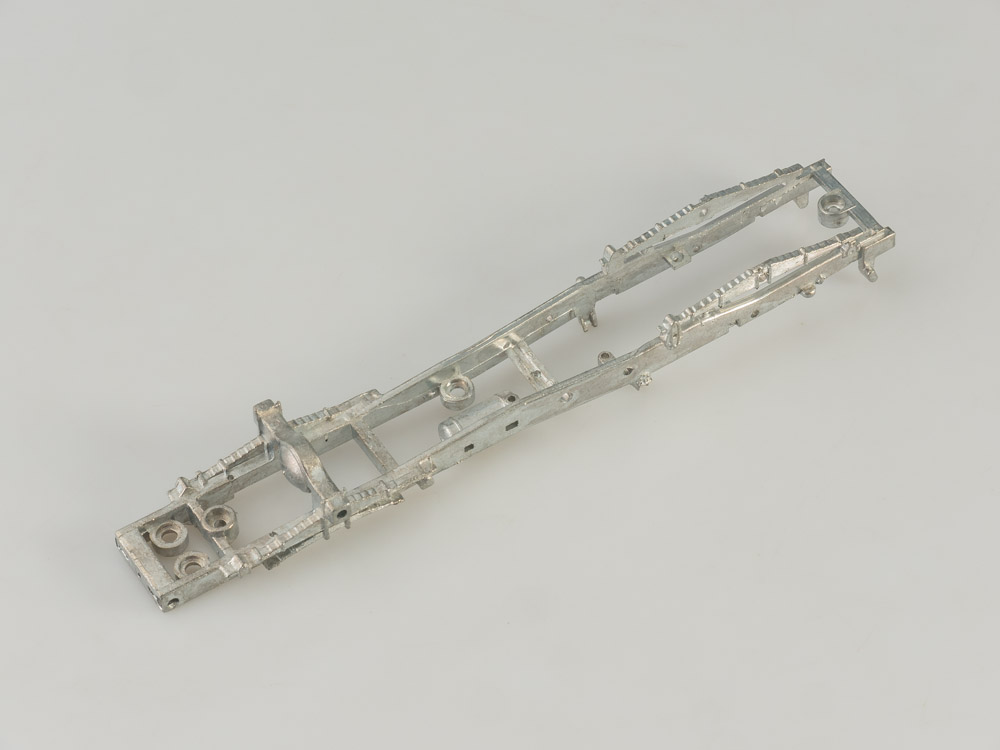 1175KIT Сборная модель МАЗ-5337 бортовой, поздний AVD Models