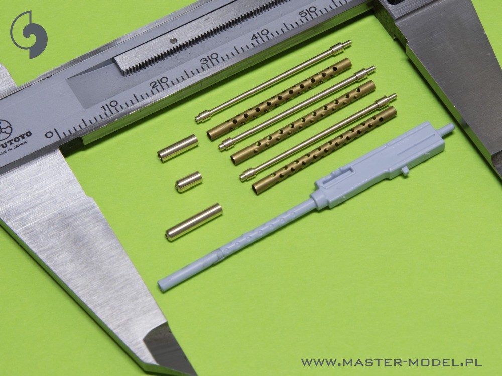 AM-24-019 F6F-5 Hellcat - позднее вооружение (прикрытые стволы Браунинга .50 калибра)