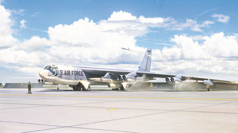 1451ИТ Самолет B-52G Stratofortress Italeri