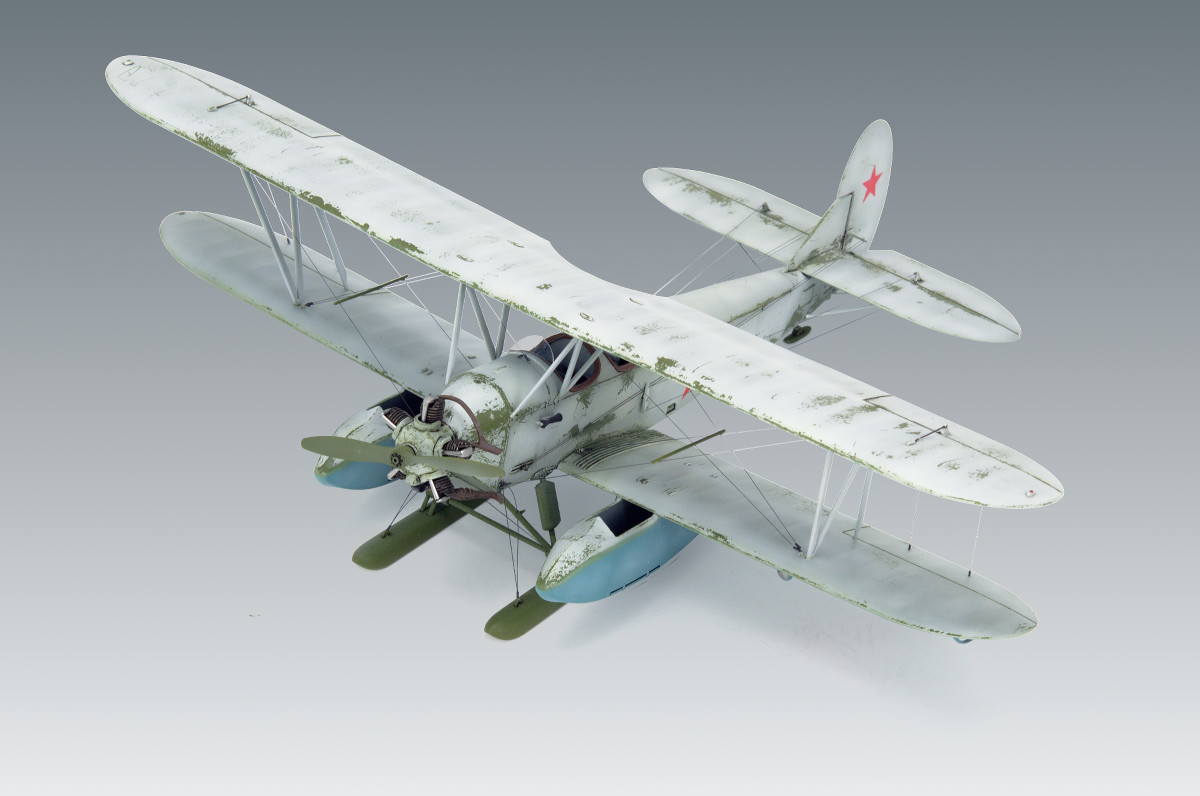 48253 Советский санитарный самолет По-2 с санитарными кассетами ICM