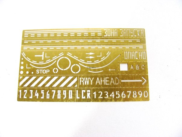 144205 Трафарет для разметки гражданского аэродрома (1:144)