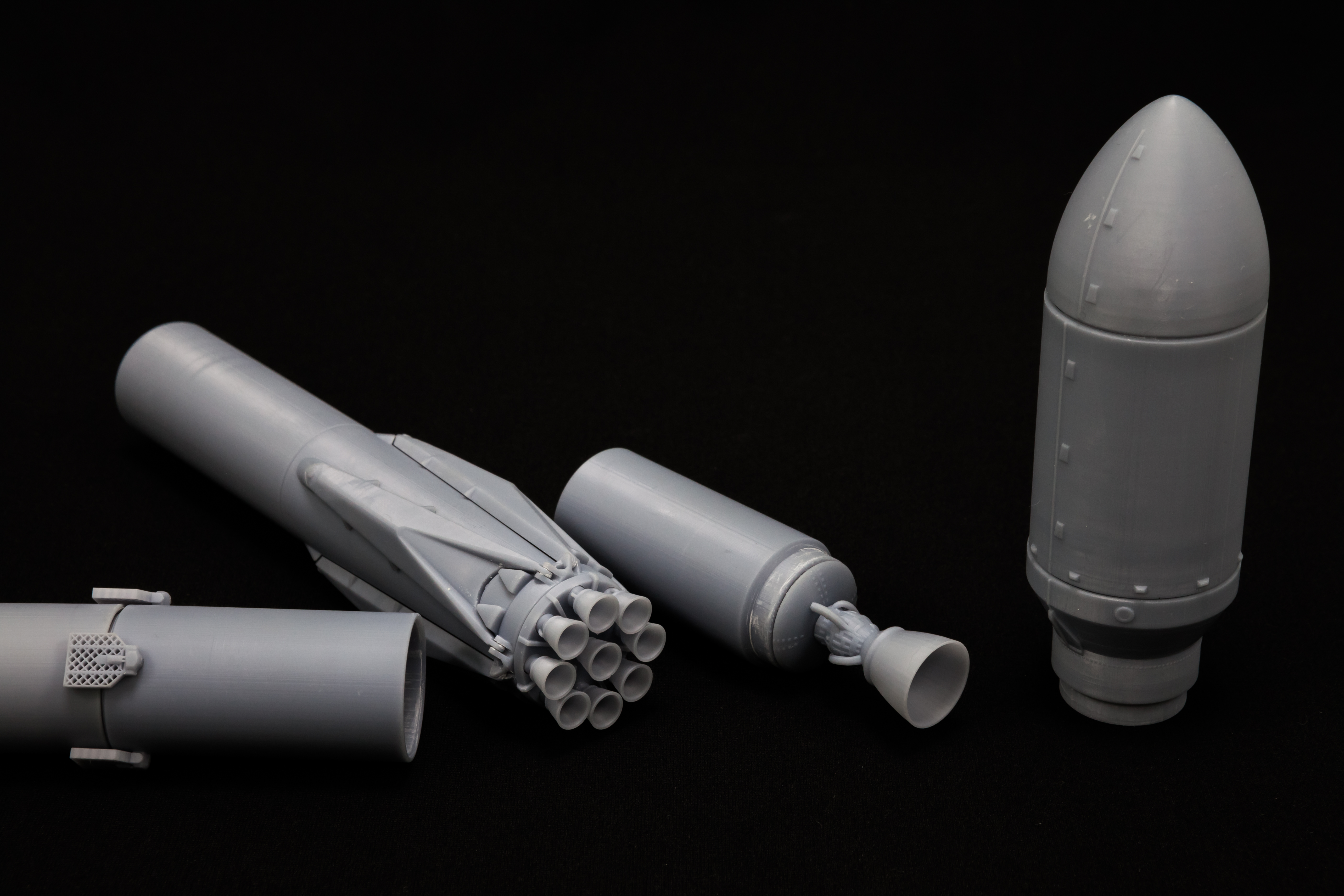 AM145043 Ракета Фалкон 9 Falcon со спутниками Старлинк Arma Models