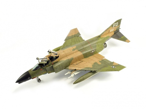 60305 McDonnell Douglas F-4 C/D Phantom II Tamiya
