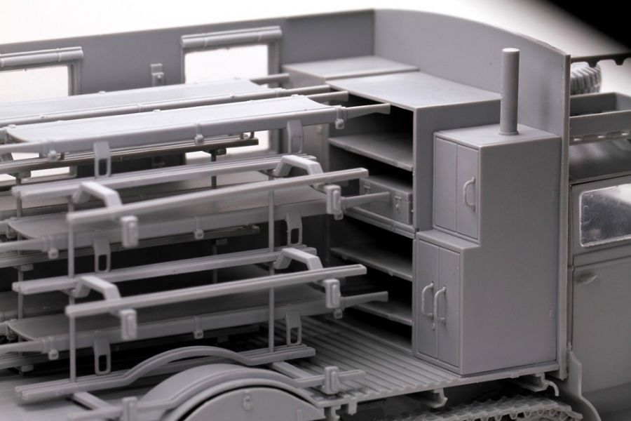 6766Д 1/35 Грузовик Sd.Kfz.3 Maultier Ambulance Dragon