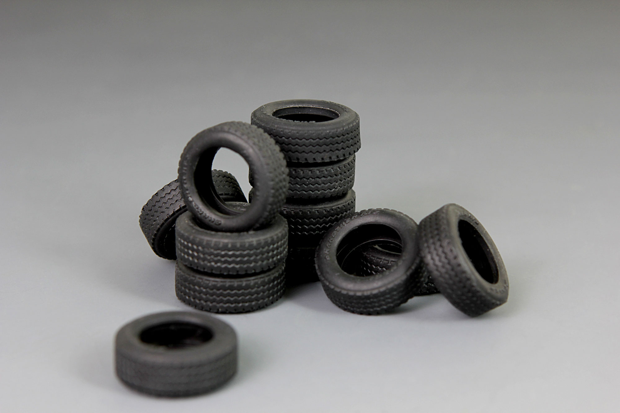 SPS-001 Tyres for Vehicle/Diorama (4pcs) Meng