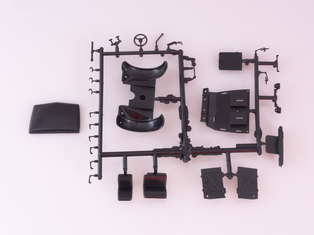 1365AVD Сборная модель МАЗ-200 бортовой AVD Models