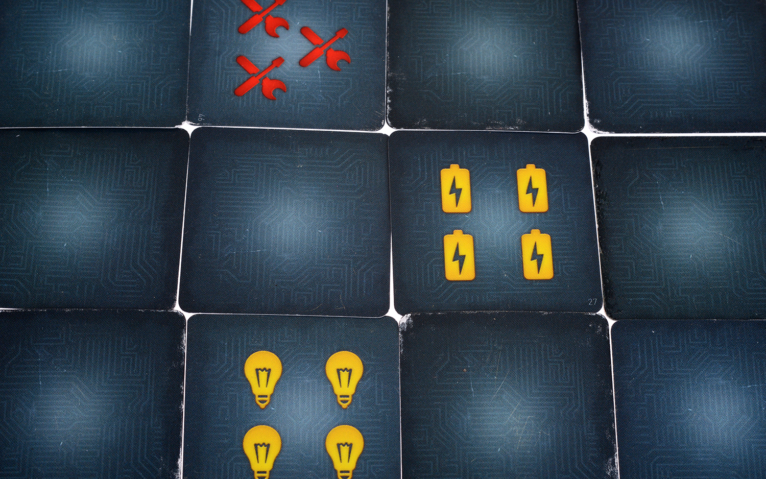 MAG114965 Ничего человеческого Мини