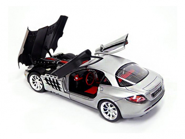 24290 Mercedes-Benz SLR McLaren Tamiya