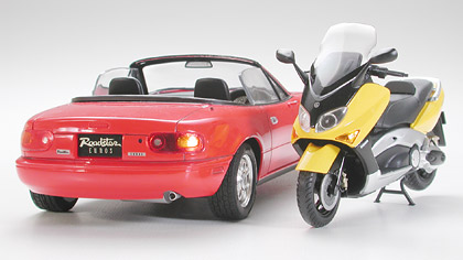 24256T 1/24 Yamaha TMAX скутер с фигурой Tamiya