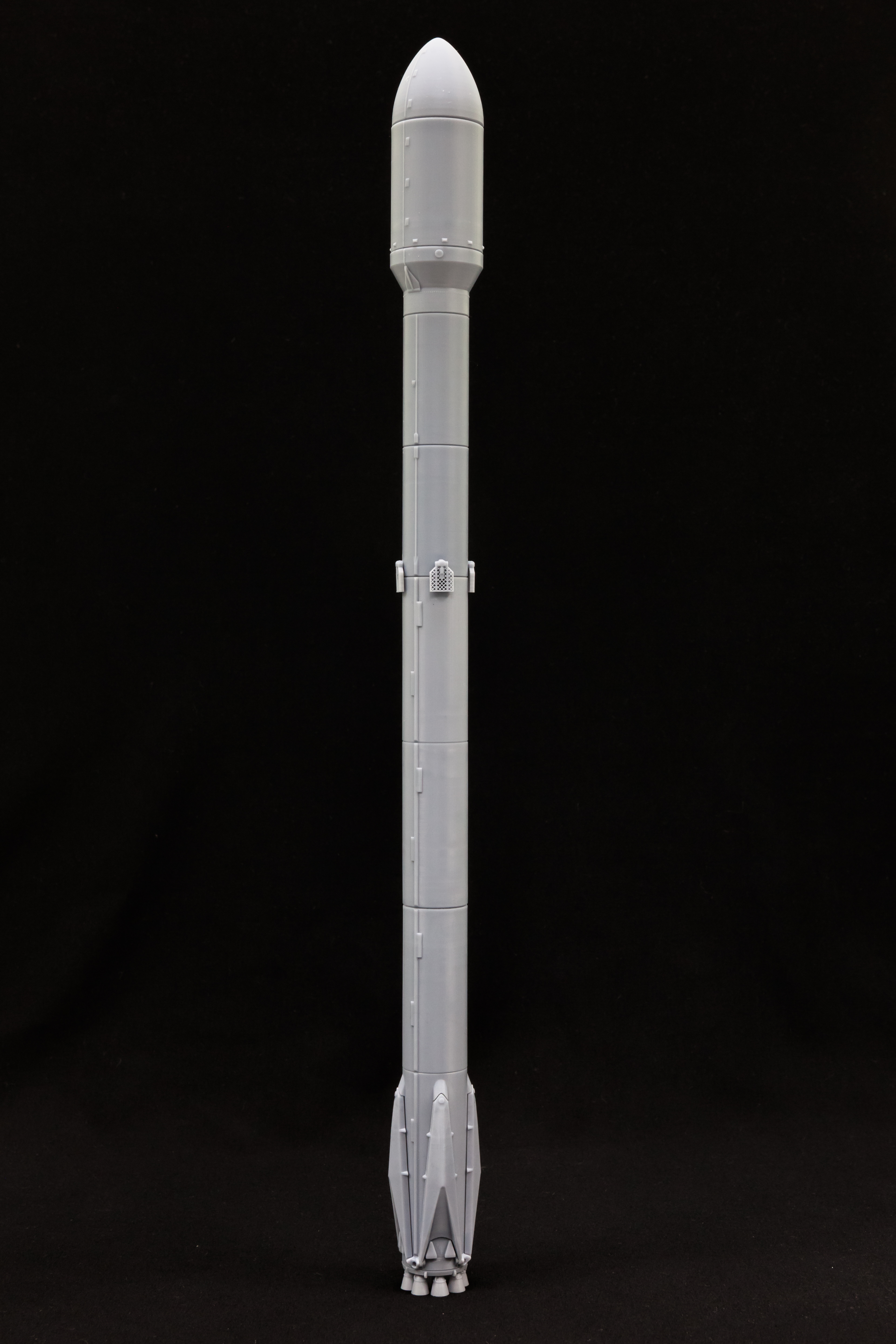 AM145043 Ракета Фалкон 9 Falcon со спутниками Старлинк Arma Models