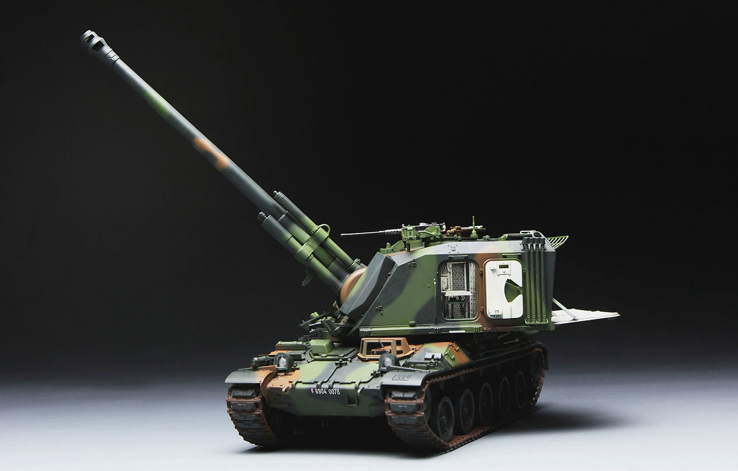 TS-004 AUF1 155mm Self-propelled Howitzer Meng