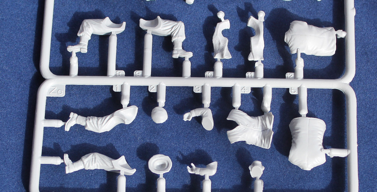 RV35028 British Commonwealth Universal Carrier Crew in Winter Uniform Riich Models