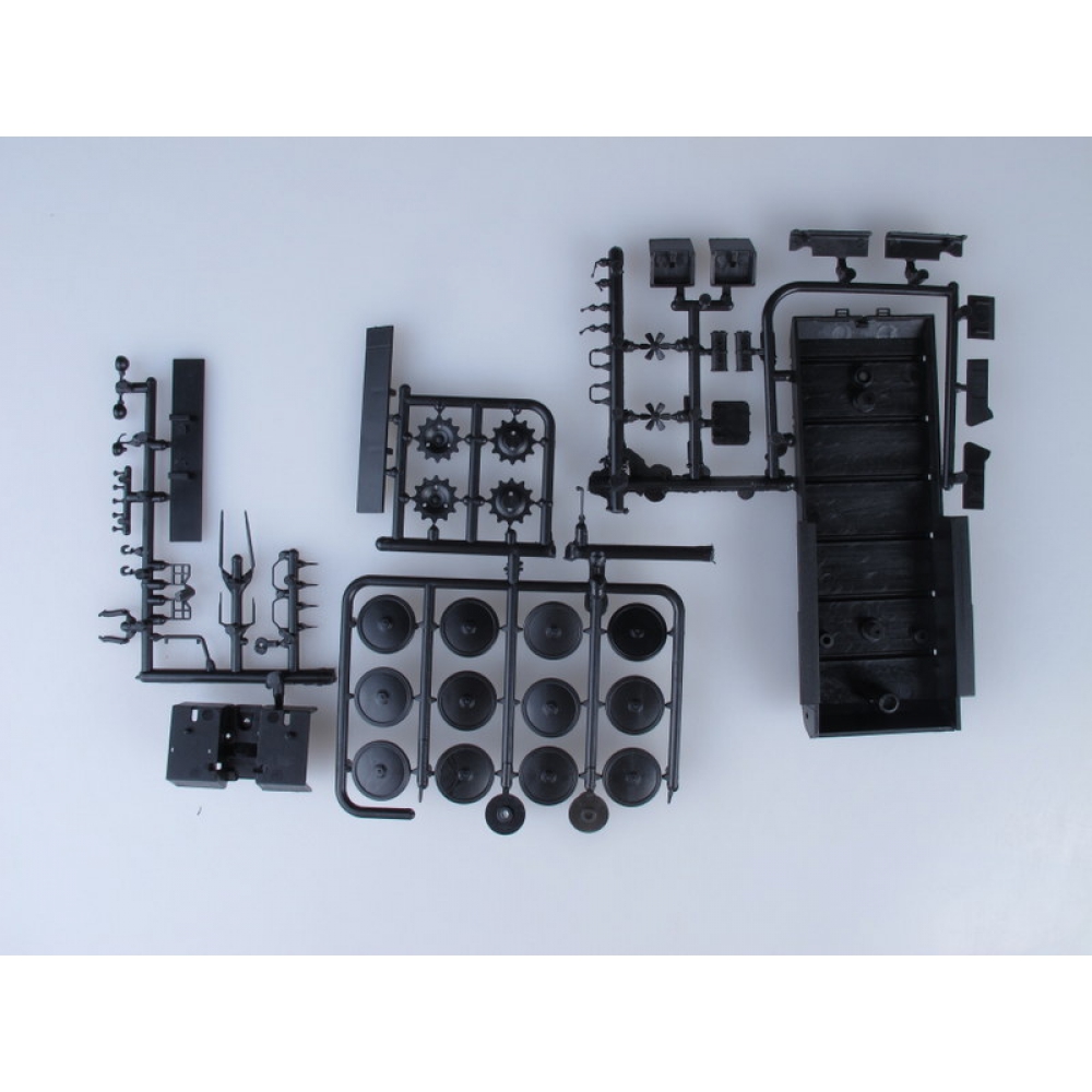 3001KIT Сборная модель ГТ-СМ гусеничный транспортёр AVD Models