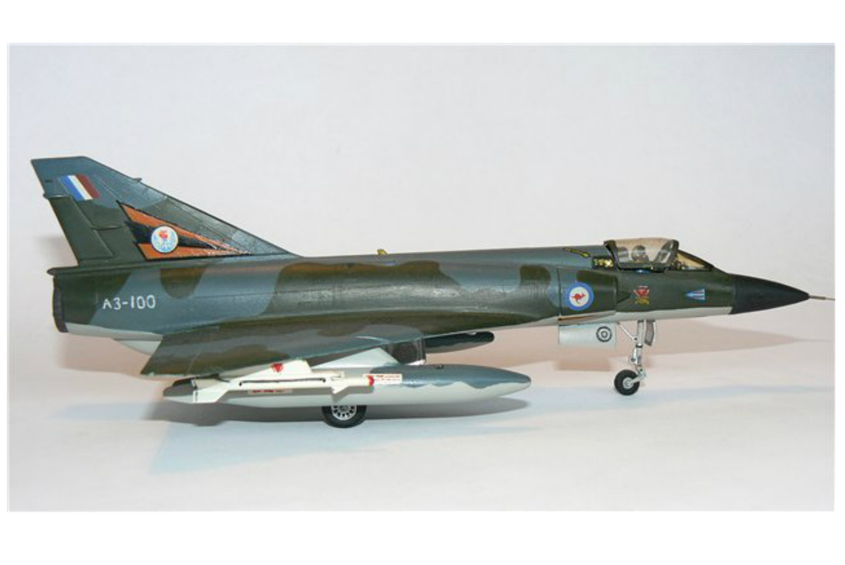 72030 Истребитель-перехватчик Мираж III ARK model