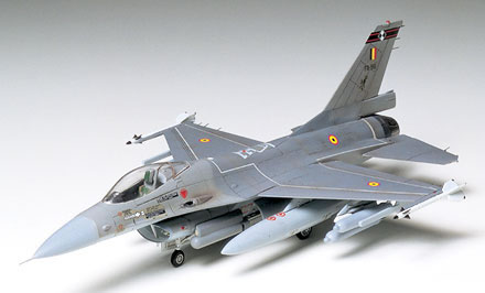 60701T 1/72 F-16 Fighting Falcon Tamiya