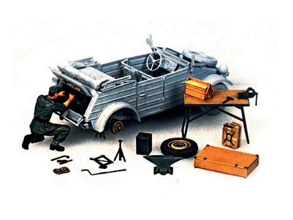 35220T Немецкий ремонтник, ремонтирующий  двигатель KUBELWAGEN и различные принадлежности для ремонта Tamiya