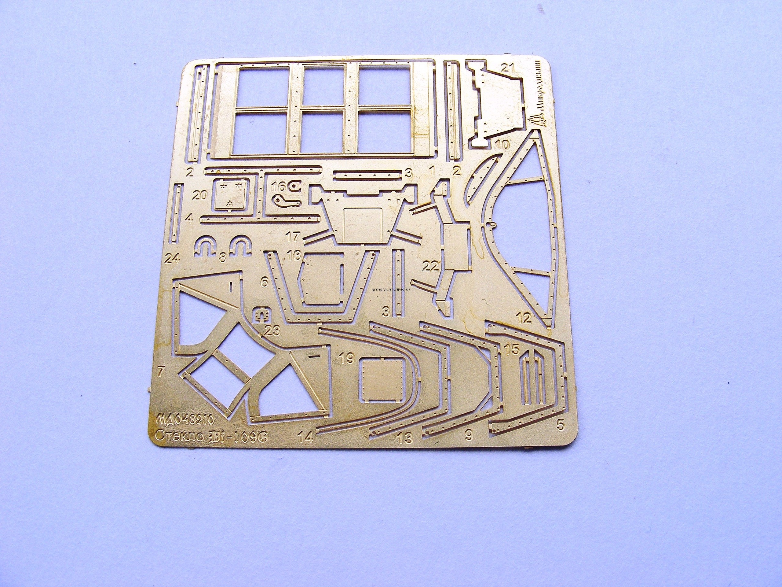 048210 Фонарь Bf-109/G тип Призма