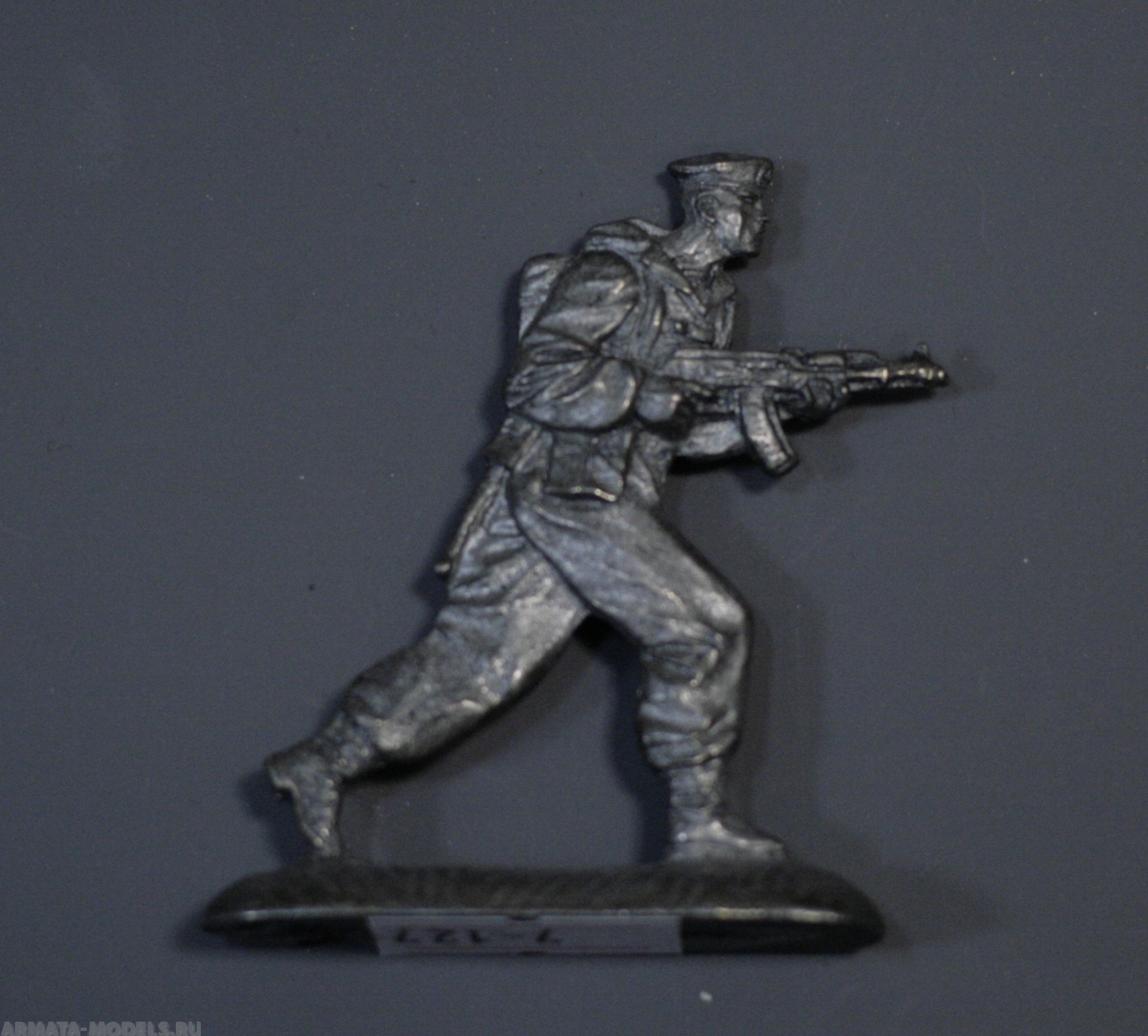 Н-7-127 ВДВ. Десантник с автоматом Солдатики "Ура"