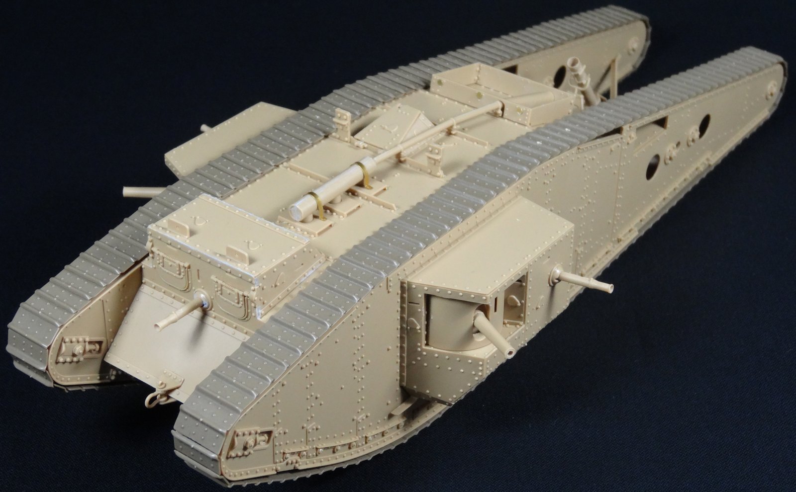 2015Т  WWI Heavy Battle Tank Mark IV Male Tadpole w/Rear mortar  Takom