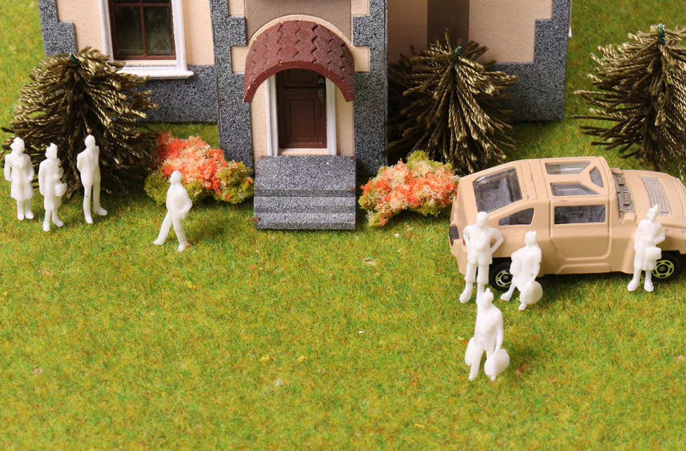 010LBK004 Фигурки людей для макета в масштабе 1:87 (Набор 12 шт.)