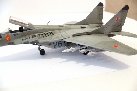 7208 Советский многоцелевой истребитель-бомбардировщик МиГ-29 Звезда