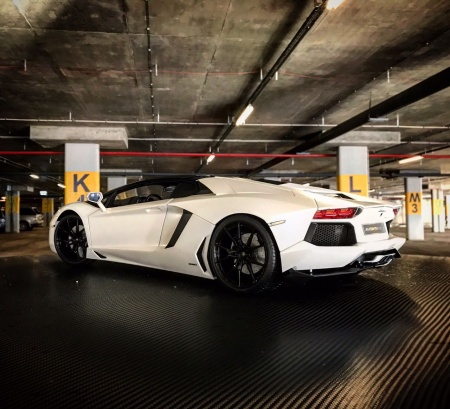 HK104 Lamborghini Aventador Roadster Bianco Canopus (Полуматовый белый)