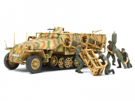 35151T Немецкий полугусеничный БTР Sd.kfz.251/1 Ausf.D с пусков. установкой STUKA ZU FUSS и 4 фигурами солдат. Tamiya