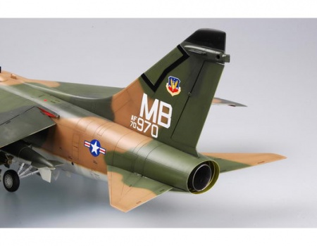 02245P USAF A-7D Corsair II Trumpeter