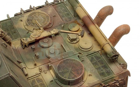 35203 Самоходное противотанковое орудие Jagdpanther, поздняя версия, с одной фигурой. Tamiya